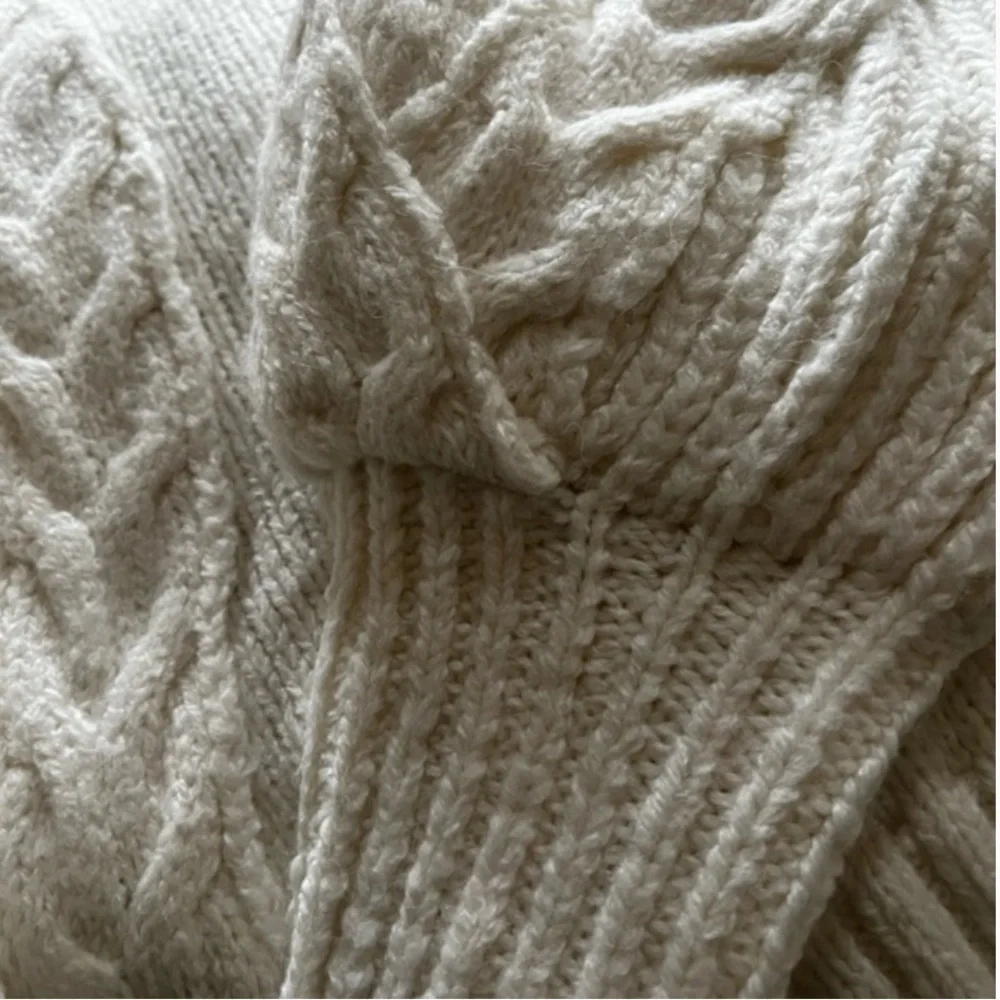 Express Chunky Crew Neck Cable Knit Sweater Gray S